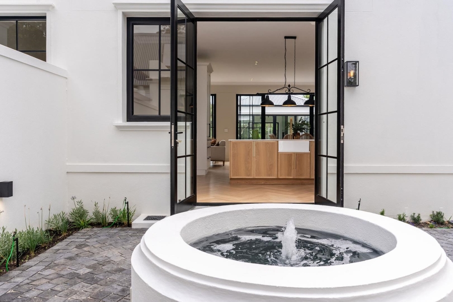 5 Bedroom Property for Sale in Constantia Western Cape